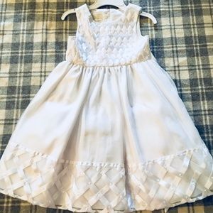 Perfect for Easter or first communion!!! Like new!
